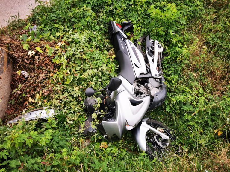 FOTO Accidentul de motocicletă de la Ilișești a fost produs de un sucevean angajat în depășirea unei coloane de mașini