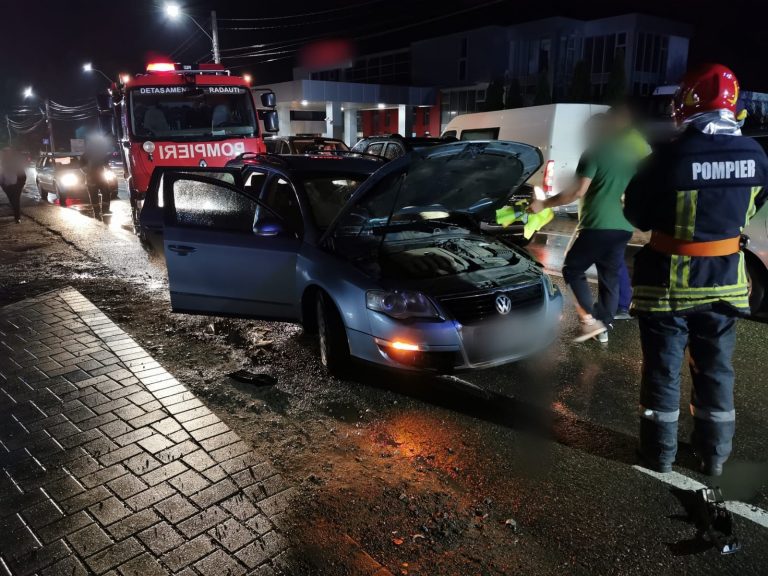 FOTO Un bătrân și doi minori de 4 și 6 ani au ajuns la spital în urma unui accident rutier produs la Marginea