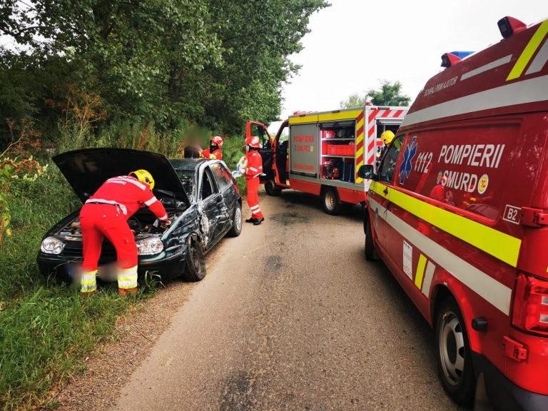 VIDEO FOTO Accident între un camion și o mașină produs la ieșire din Salcea spre Verești
