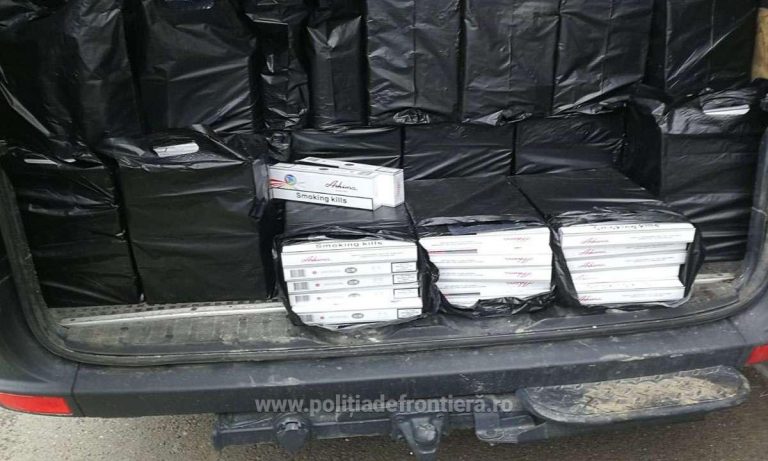 FOTO O contrabandistă, care transporta 11.650 de pachete cu țigări, 180 de litri de insecticid, 150 de litri de motorină și 21 de litri de votcă de contrabandă, a fost oprită de polițiștii de frontieră din Vama Siret