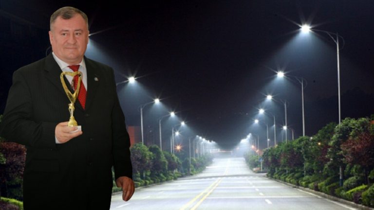 VIDEO Primarul Gheorghe Fron de la Cornu Luncii acuzat că a orchestrat jaful din domeniul iluminatului public în județul Suceava