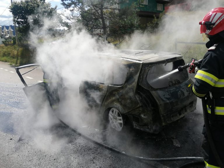 Mașina unui cetățean din Frasin a luat foc la câteva zile după ce a cumpărat-o