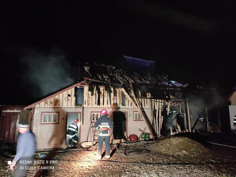 FOTO O șură din Milișăuți a fost distrusă de un incendiu