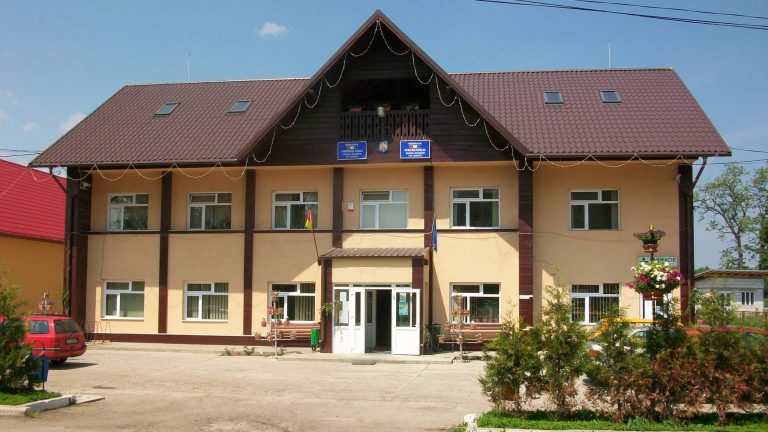 Un utilaj achiziționat de Primăria Milișăuți a stârnit dihonia între consilierii locali: „Mi s-au solicitat documentele pentru verificări și aștept decizia oamenilor legii. Nu am niciun fel de emoție”