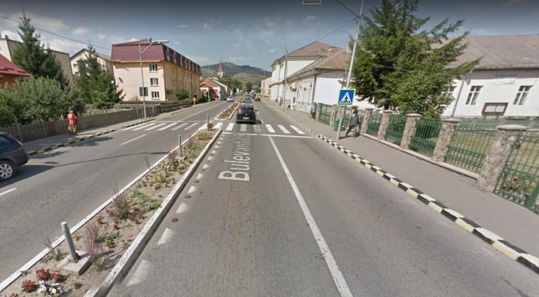 Adolescent lovit de o mașină pe trecerea de pietoni din fața Școlii Gimnaziale nr.2 din Gura Humorului