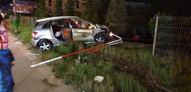 Un tânăr din Dărmănești s-a urcat băut la volan și a produs un accident, fugind de la locul faptei