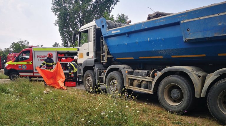 Un tânăr din Grănicești a murit sub roțile camionului pe care îl conducea