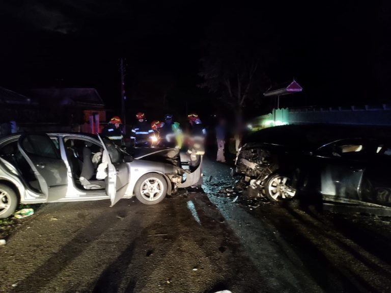 FOTO Elvis din Dolhasca s-a urcat băut și fără permis de conducere la volanul unei mașini și a produs un accident cu cinci răniți