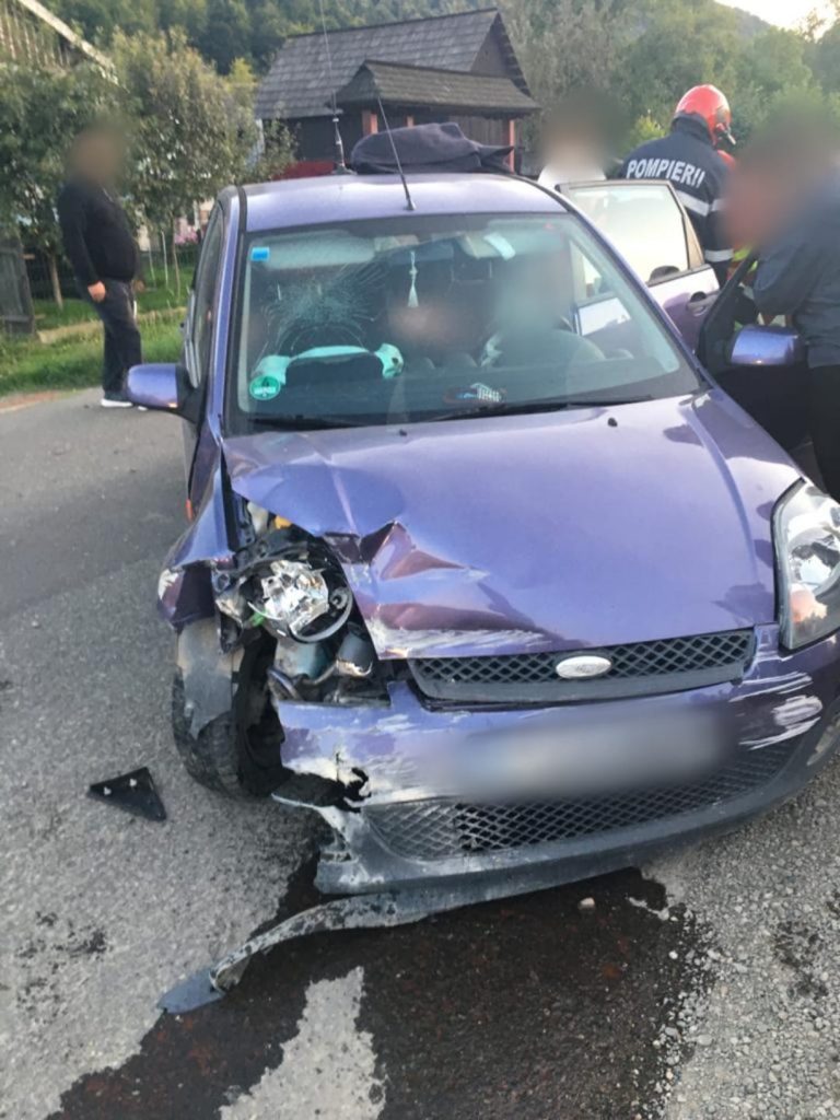 FOTO Accident cu doi răniți pe raza localității Falcău