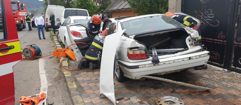 FOTO Accidentul de la Gura Humorului a fost produs de un tânăr care a încercat să evite o coloană de mașini