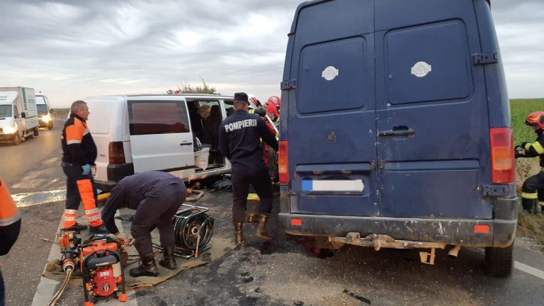 FOTO Doi bosânceni și-au pierdut viața într-un grav accident rutier produs la Ialomița
