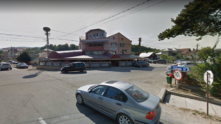 Minoră lovită de o mașină în fața restaurantului Mărțișorul  din Cacica