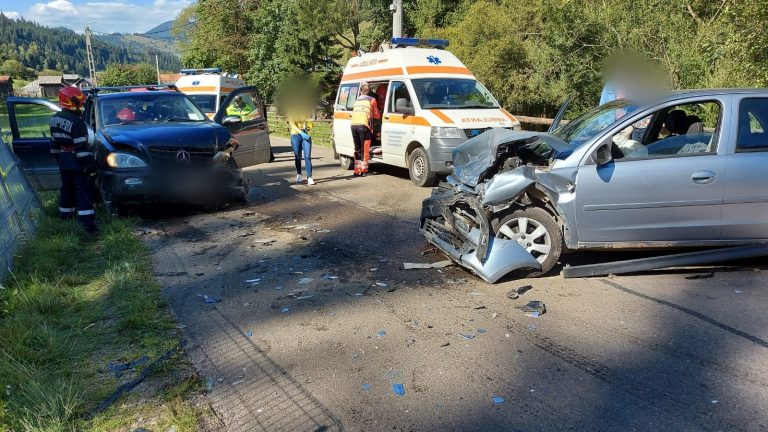 Patru persoane au fost rănite într-un grav accident rutier produs la Pojorâta