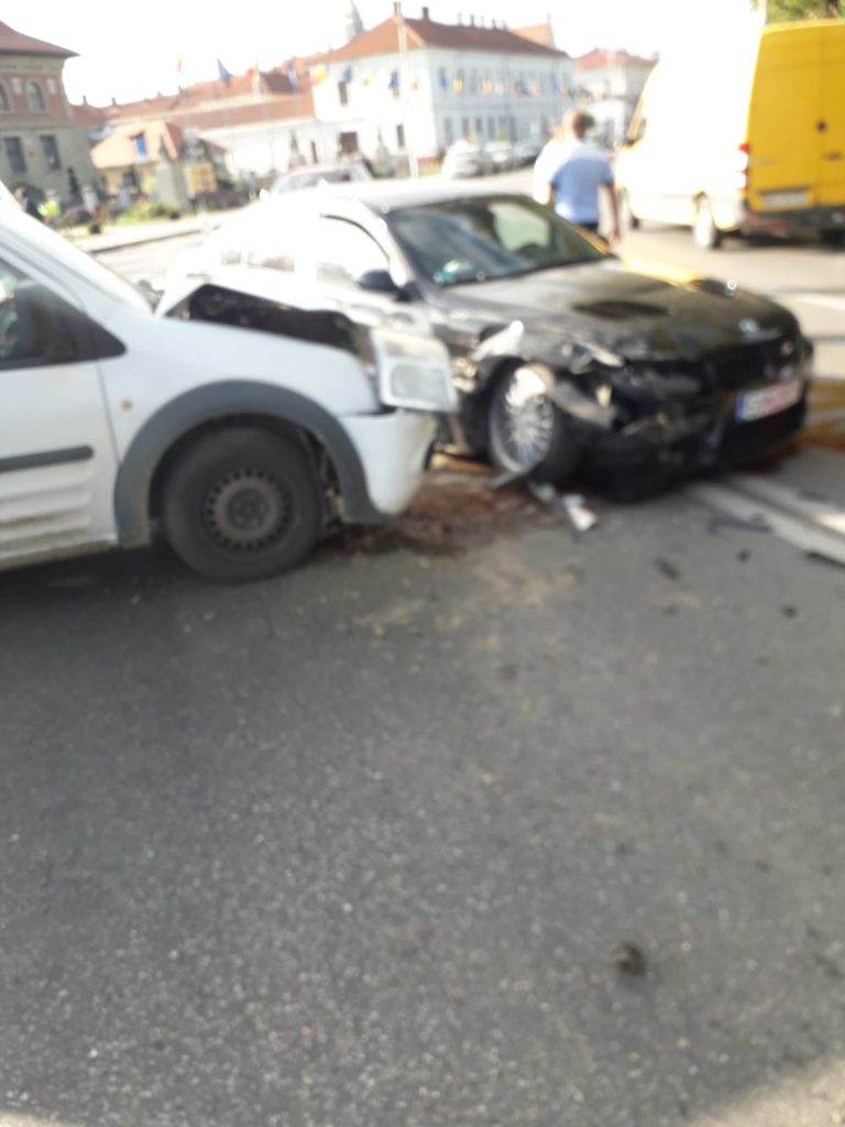 FOTO Accidentul din Rădăuți a fost produs de un șofer care nu a acordat prioritate