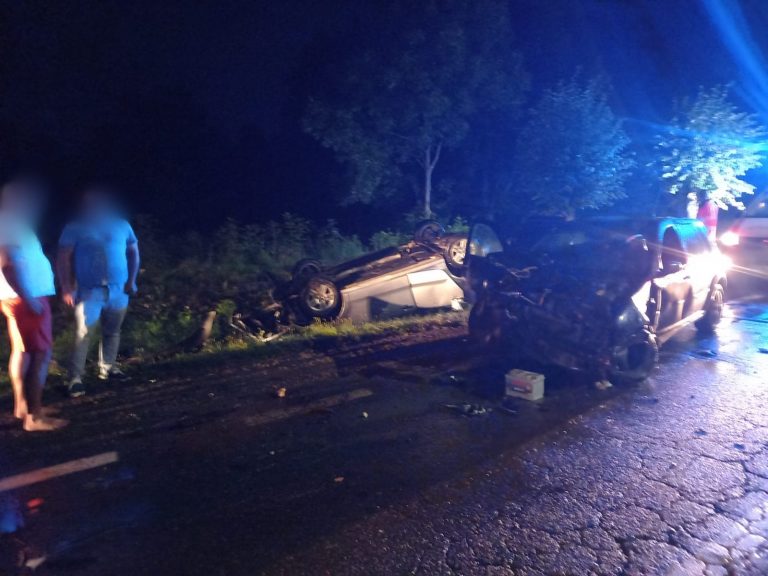 FOTO Carambolul cu trei mașini de la Vicovu de Jos a fost produs de un șofer rupt de beat