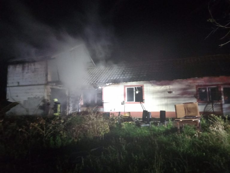FOTO O gospodărie din Berchișești a fost distrusă de un incendiu