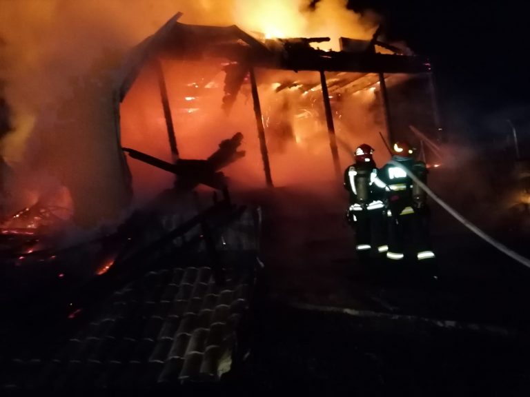 FOTO Incendiu izbucnit la „Casa de rugăciune pentru toate popoarele” din Breaza de Sus. Pagubele se ridică la aproximativ 100.000 de lei