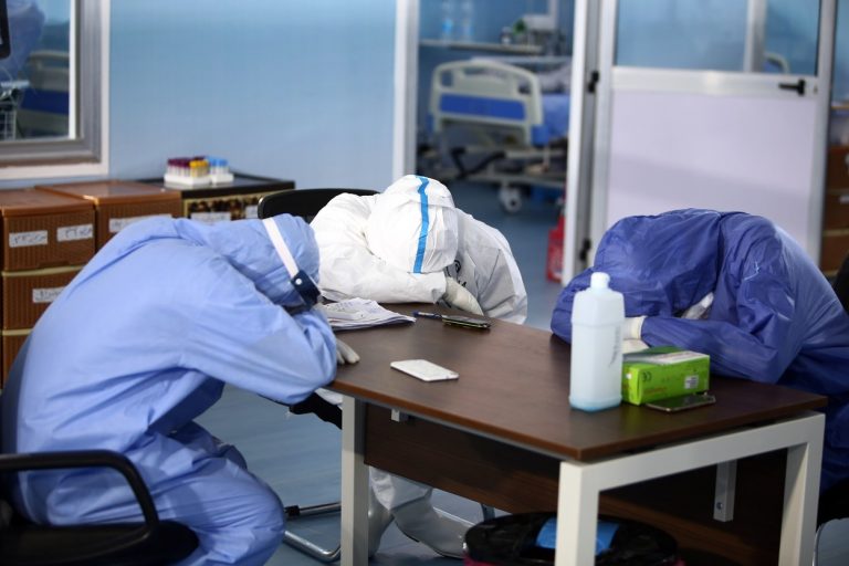Doctorii de la Spitalul Județean Suceava nu mai reușesc să facă față numeroaselor cazuri grave de pacienți infectați cu coronavirus: „Neapărat trebuie deschis spitalul nou din Fălticeni cu locuri de terapie intensivă pentru Covid și de asemenea trebuie suplimentate locurile la terapia spitalului Rădăuți, în caz contrar, va fi jale, din păcate”
