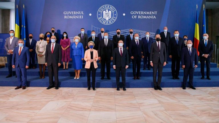 FOTO Gheorghe Flutur, după semnarea PNRR: „Vor fi 29,2 miliarde euro, o suma uriașă pentru România. Astăzi, 27 septembrie 2021, o zi istorică”