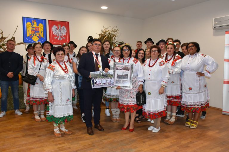 FOTO „Sărbătoarea Roadelor” organizată de Uniunea Polonezilor din România a ajuns la cea de XVI-a ediție: „Sărbătoarea Roadelor este o sărbătoare populară de mulțumire legată de încheierea secerișului și a lucrului în câmp”