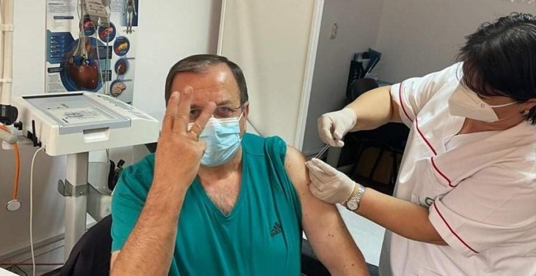 Gheorghe Flutur s-a vaccinat cu a treia doză de vaccin: „Mulțumiri celor 120.755 de suceveni care au înțeles că vaccinul este cea mai rapidă și 𝗺𝗮𝗶 𝘀𝗶𝗴𝘂𝗿ă c𝗮𝗹𝗲 𝘀𝗽𝗿𝗲 𝗻𝗼𝗿𝗺𝗮𝗹𝗶𝘁𝗮𝘁𝗲”