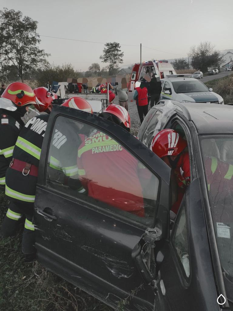 FOTO Un nou accident cu persoane încarcerate produs pe raza județului Suceava, la Forăști