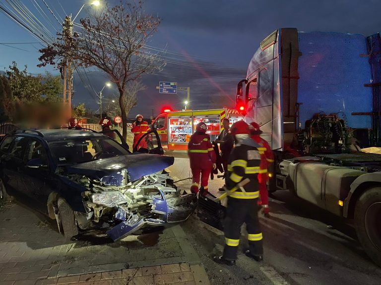 FOTO Accident produs între un cap de TIR și o mașină, la Șcheia