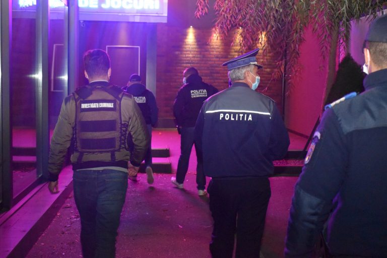 FOTO Polițiștii suceveni au amendat 58 de persoane care nu au respectat carantina sau izolarea la domiciliu
