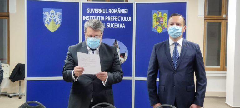 FOTO Prefectul Alexandru Moldovana a depus jurământul de investitură: „Este o onoare pentru mine desemnarea pentru un nou mandat de prefect al județului Suceava”
