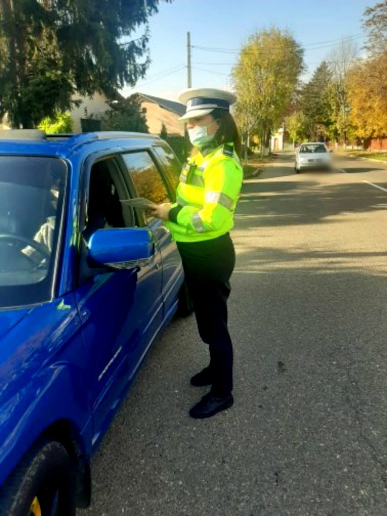FOTO 79 de permise reținute și amenzi de peste 350.000 de lei date de polițiștii rutieri care au făcut filtre pe mai toate drumurile din județ
