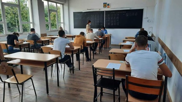 La proba de verificare a cunoștințelor pentru examenul de admitere la Școala Militară de Subofițeri Jandarmi Fălticeni pot participa doar candidaţii vaccinaţi cu schemă completă, trecuţi prin boală sau testaţi negativ pentru COVID-19