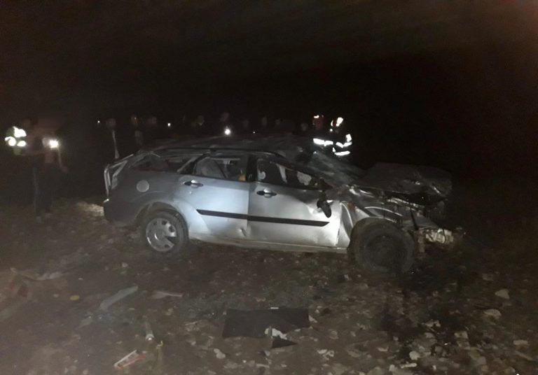 UPDATE FOTO Bărbatul care s-a răsturnat cu mașina de pe podul care leagă localitățile Baia și Bogata a fost declarat decedat