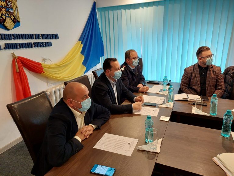 FOTO Comitetul Județean pentru Situații de Urgență Suceava a organizat o ședință în vederea pregătirii pentru deszăpezirea drumurilor naționale și județene pe timpul sezonului rece