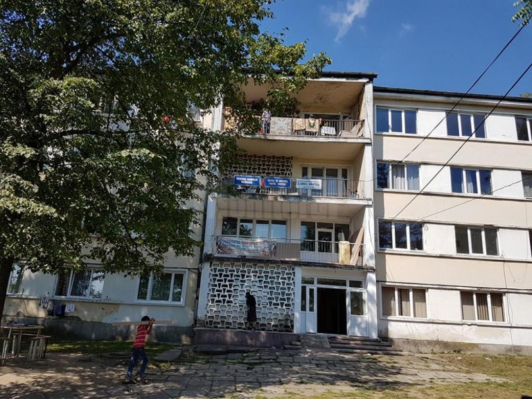 Incendiu izbucnit în Căminul Social de la Grupul Școlar de la o țigară aprinsă aruncată aiurea