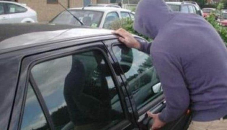 Un rădăuțean care și-a făcut un obicei din a furat aceeași mașină a fost reținut de polițiști