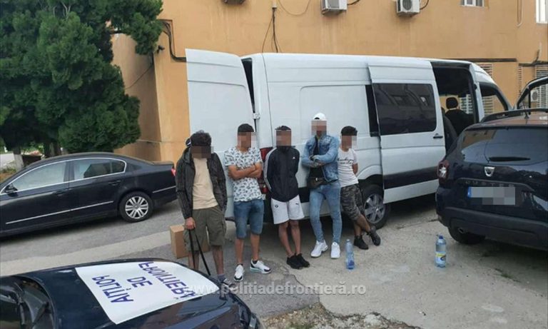 Cinci migranți din Bangladesh au fost găsiți într-un autocar de la Tarsin, care efectua curse pe ruta Rădăuți – București