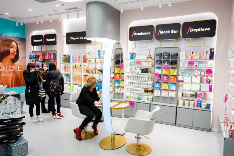 FOTO Xpert Beauty a inaugurat un nou concept store, care îmbină shoppingul cu serviciile de înfrumusețare, la Iulius Mall Suceava