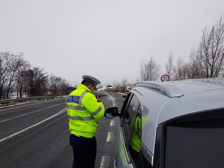 FOTO Peste 100 de polițiști rutieri și de ordine publică și 50 de autospeciale de poliție sunt în teren pe drumurile naționale și județene pentru supravegherea și fluidizarea traficului rutier