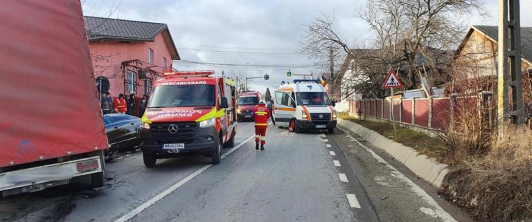 FOTO Carambolul cu trei răniți de la Salcea a fost produs de un botoșănean care a intrat cu mașina pe contrasens