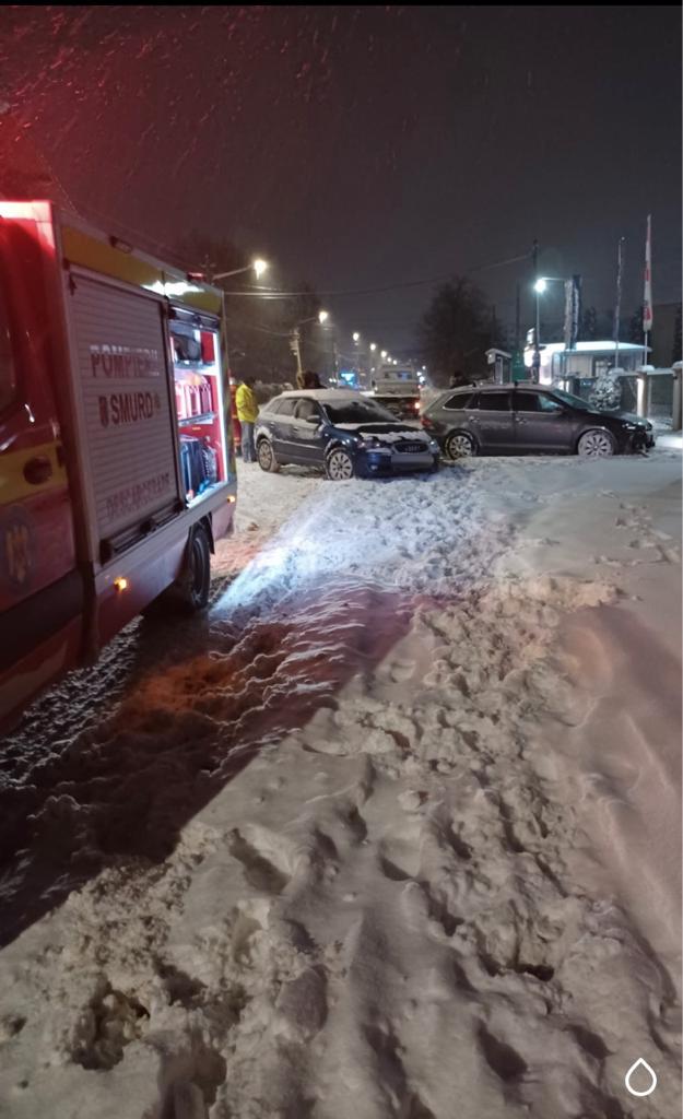 FOTO Accident între două mașini produs pe strada Gheorghe Doja din Suceava