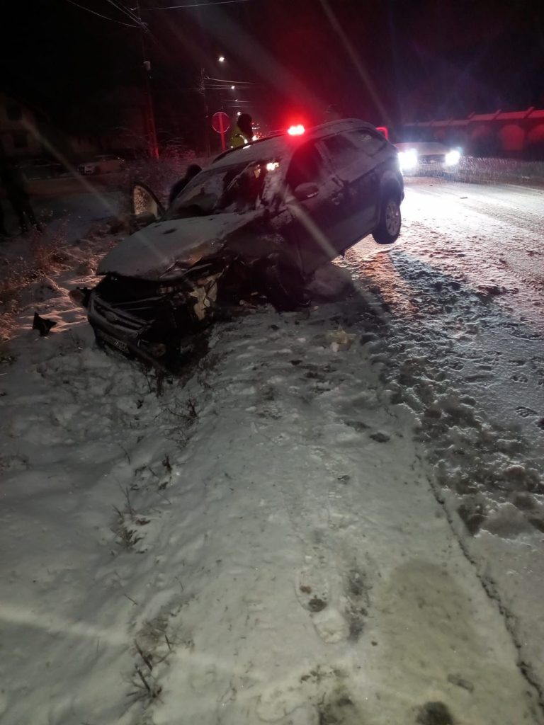 FOTO Accident produs la Capu Codrului. O femeie a ajuns la spital