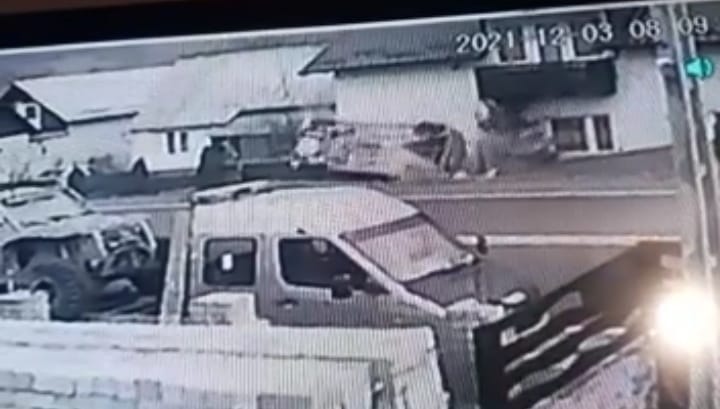 FOTO Accident produs în curba morții din Prisaca Dornei