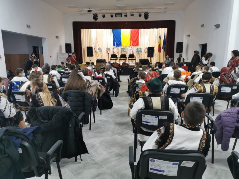 FOTO Tradițiile și portul popular continuă să fie păstrate la loc de cinste în comuna Ciocănești: „Ne bucurăm că purtăm cu drag costumele populare”