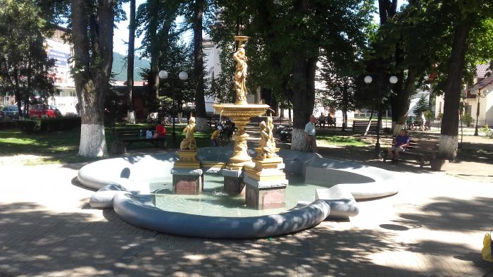 Un om al străzii a fost găsit mort în fântâna arteziană din centrul municipiului Câmpulung Moldovenesc