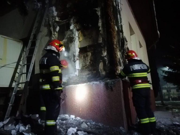FOTO Incendiu izbucnit la Primăria comunei Mănăstirea Humorului