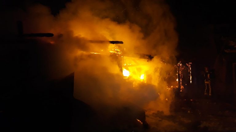 FOTO O gospodărie din Stulpicani a fost distrusă de un incendiu puternic