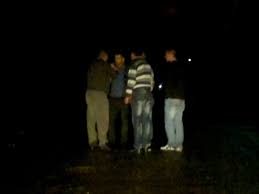 Un pumn de amenzi date de polițiști în urma unui scandal produs de mai mulți puștani în fața unei case din Salcea