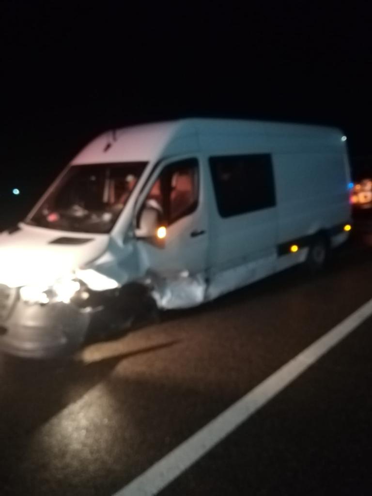 FOTO Accident produs între două vehicule, la Poiana Stampei. Un bărbat a ajuns la spital