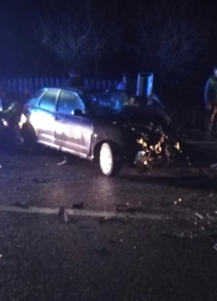 FOTO Un câmpulungean a intrat cu mașina pe contrasens într-un microbuz, la Poiana Stampei
