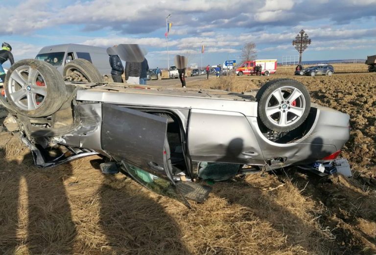 FOTO Două tinere au fost rănite într-un accident rutier produs între Rădăuți și Marginea